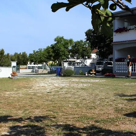 아파트 With Parking Space Seline, Paklenica - 6603 스타리그라드 파클레니차